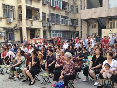 塔園社區(qū)歡歌載舞慶華誕 居民同心共祝祖國好